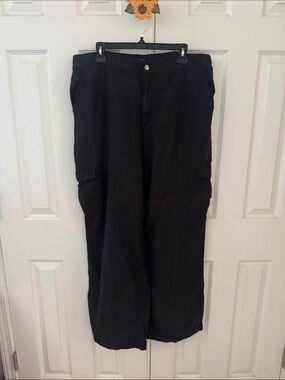 Well Worn Black Women's Cargo Pants with Side Pockets
